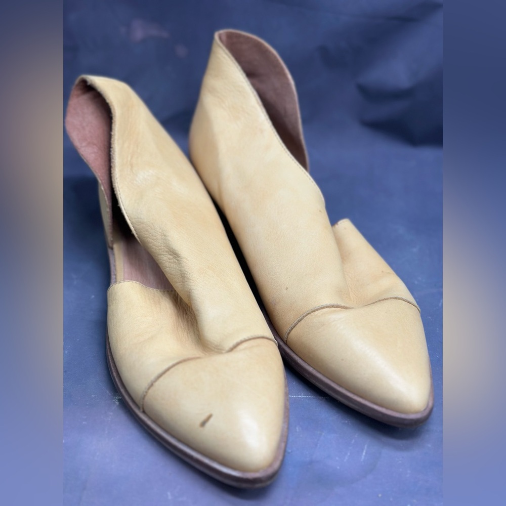 Free People Leather Royale Flat Cutout Size 39  Beige / Tan